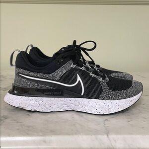 Nike Women’s React Infinity Flyknit Running Shoes in Size 7.5
